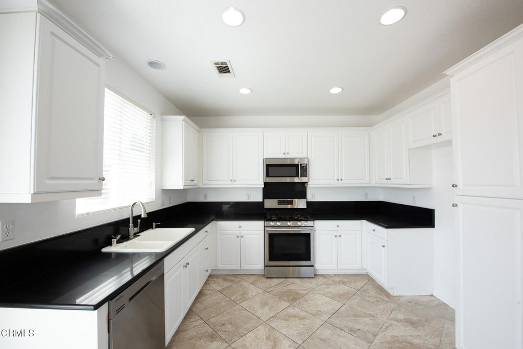 1406 Alder Avenue Tehachapi, CA 93561 - Photo 8 of 29 BV1_7786