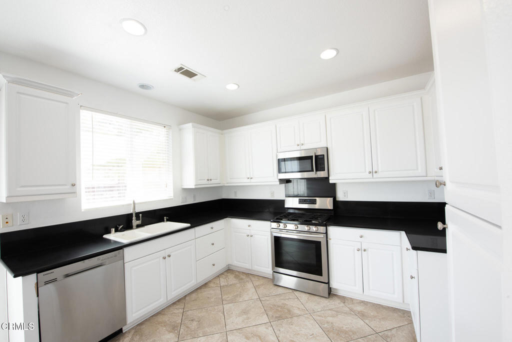 1406 Alder Avenue Tehachapi, CA 93561 - Photo 9 of 29 BV1_7796