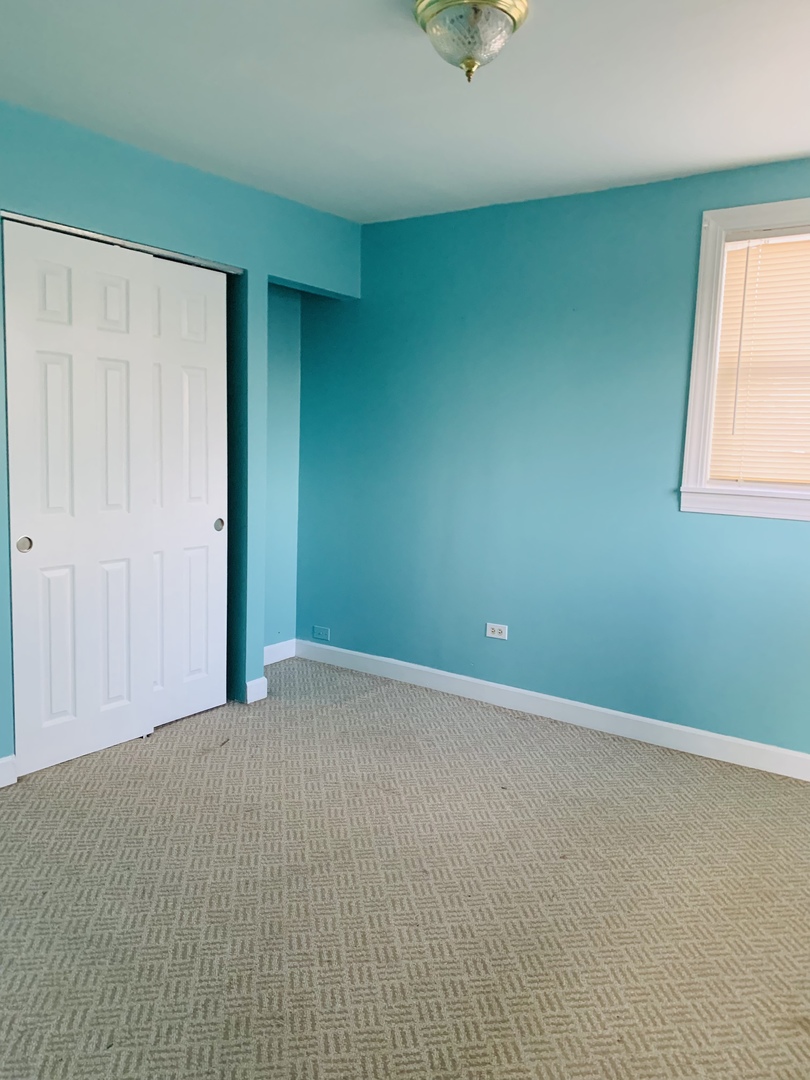 5230 State Road Burbank, IL 60459 - Photo 16 of 26 an empty room with windows