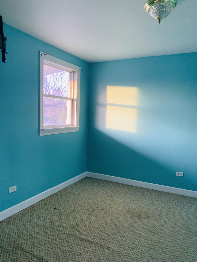 5230 State Road Burbank, IL 60459 - Photo 17 of 26 an empty room with a window