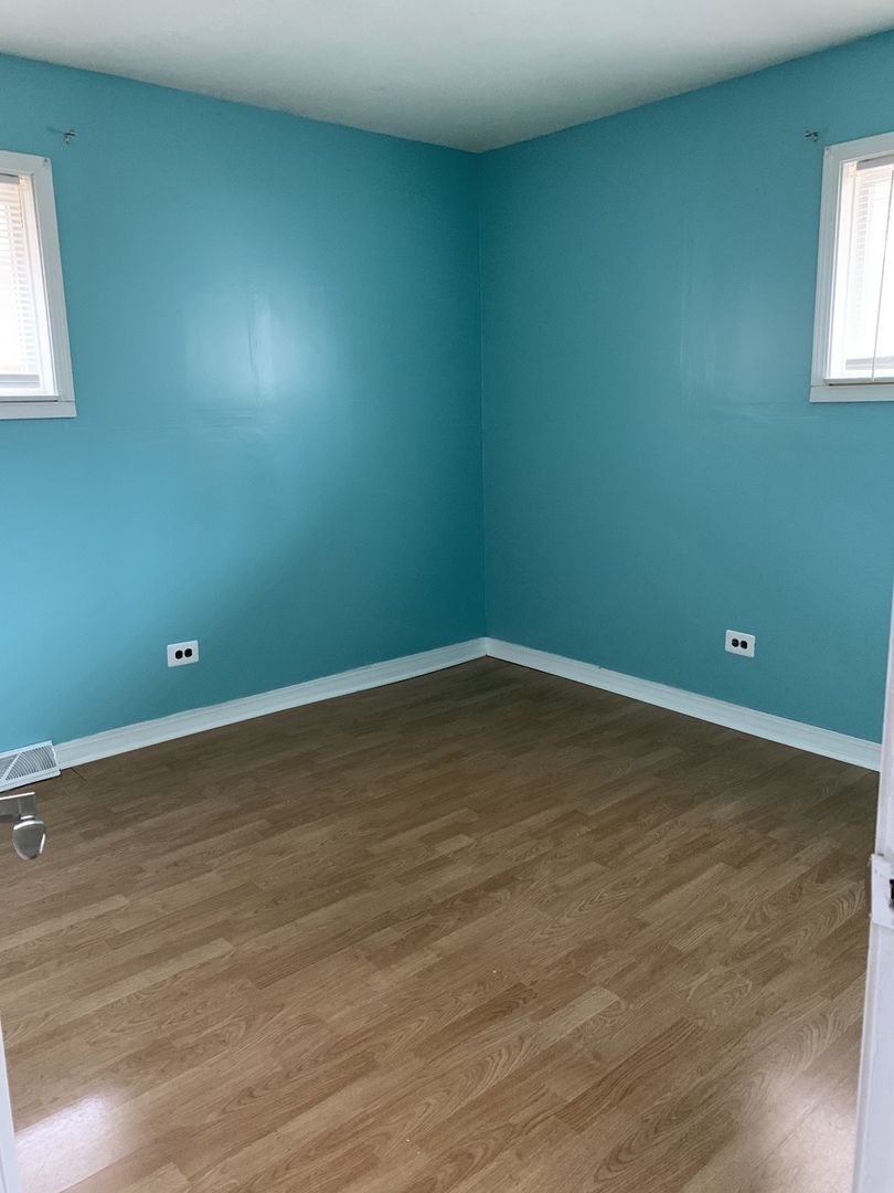 5230 State Road Burbank, IL 60459 - Photo 21 of 26 a view of a room with wooden floor and windows