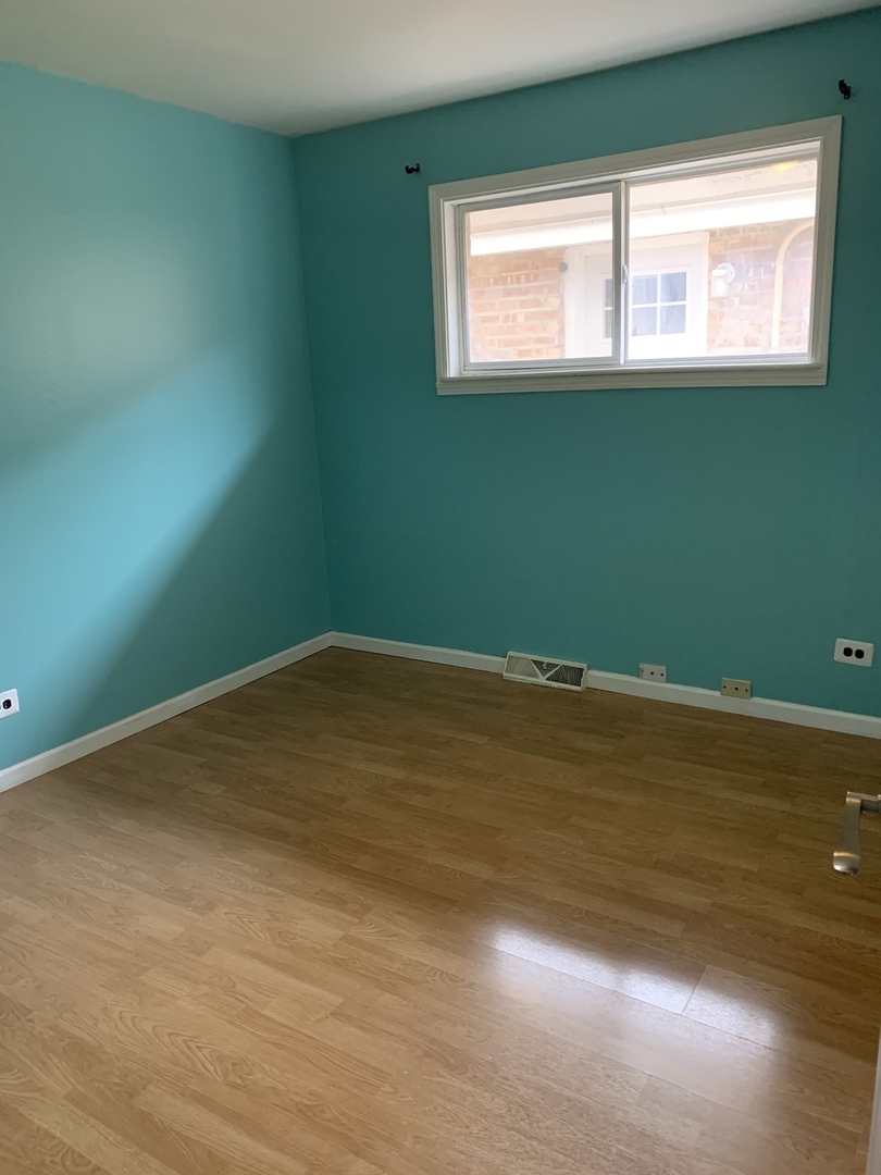 5230 State Road Burbank, IL 60459 - Photo 22 of 26 a view of empty room with window