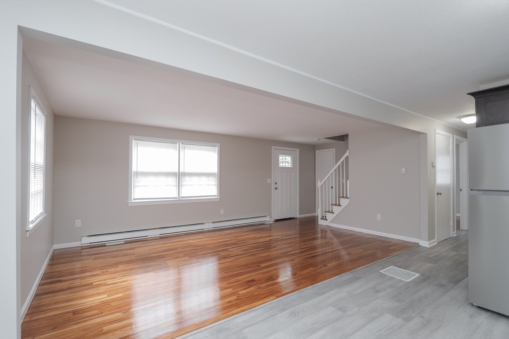 83 Newhall Street Springfield, MA 01109 - Photo 4 of 23 Gallery Image 4