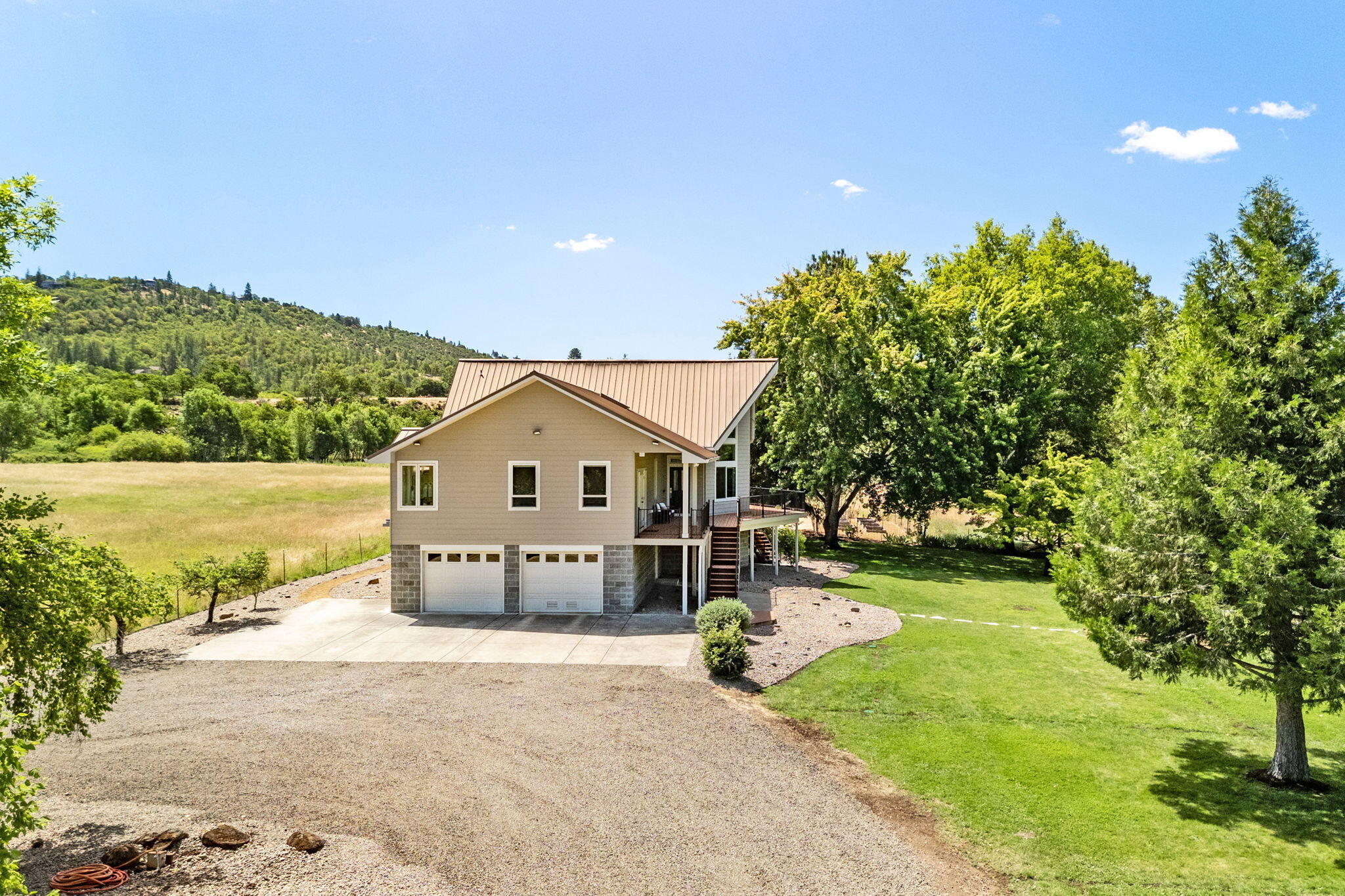 13151 Agate Road Eagle Point, OR 97524 - Photo 6 of 111 4