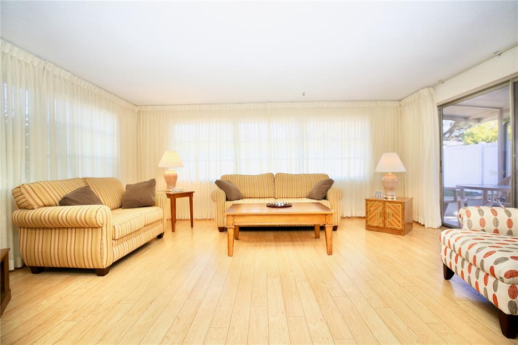 120 20th Street Southwest Largo, FL 33770 - Photo 38 of 46 a living room with furniture and a couch