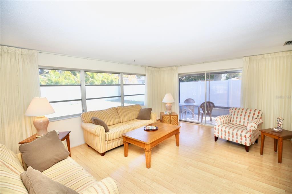 120 20th Street Southwest Largo, FL 33770 - Photo 41 of 46 a living room with furniture and a large window
