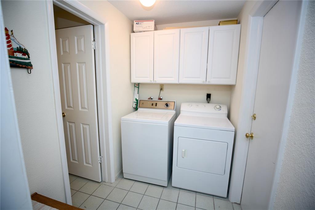 120 20th Street Southwest Largo, FL 33770 - Photo 7 of 46 a utility room with dryer and washer