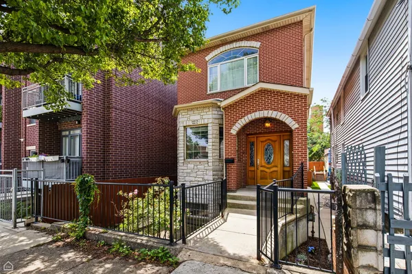 $699,000 | 1435 West 16th Street, Chicago, IL 60608