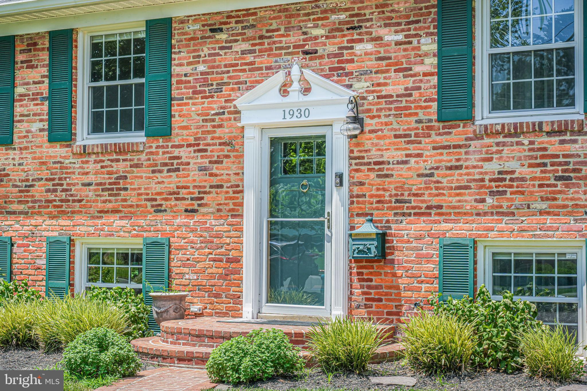 1930 Foxhall Road McLean, VA 22101 - Photo 3 of 62 a front view of a building with a garden