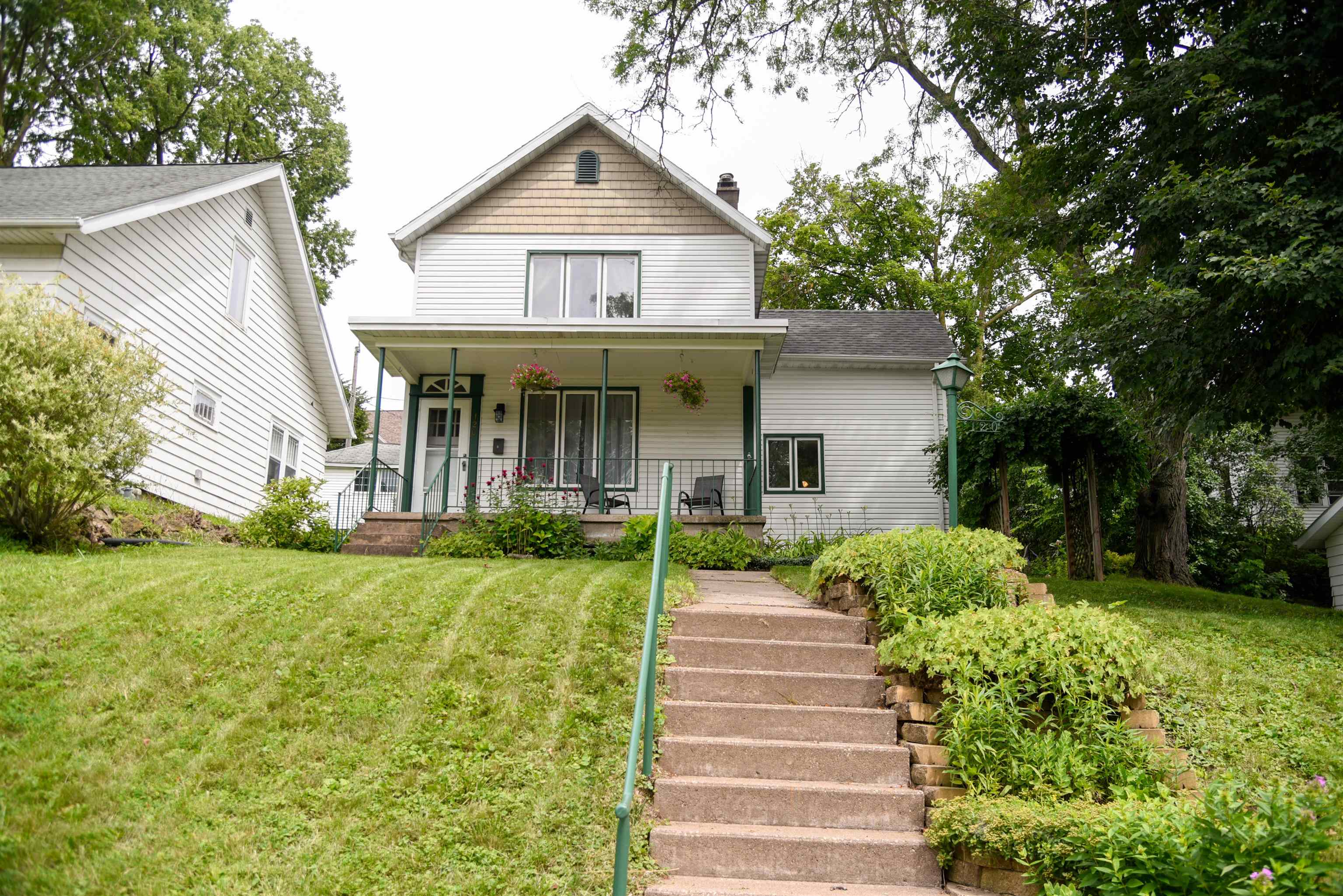 120 North Booth Street Dubuque, IA 52001 - Photo 1 of 26 a view of a house with backyard and garden