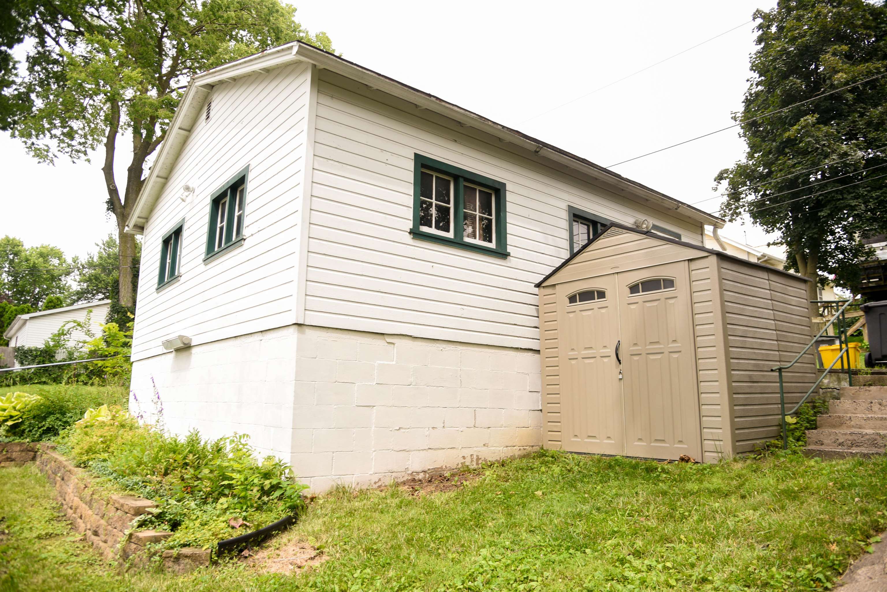 120 North Booth Street Dubuque, IA 52001 - Photo 5 of 26 a view of a house with a yard