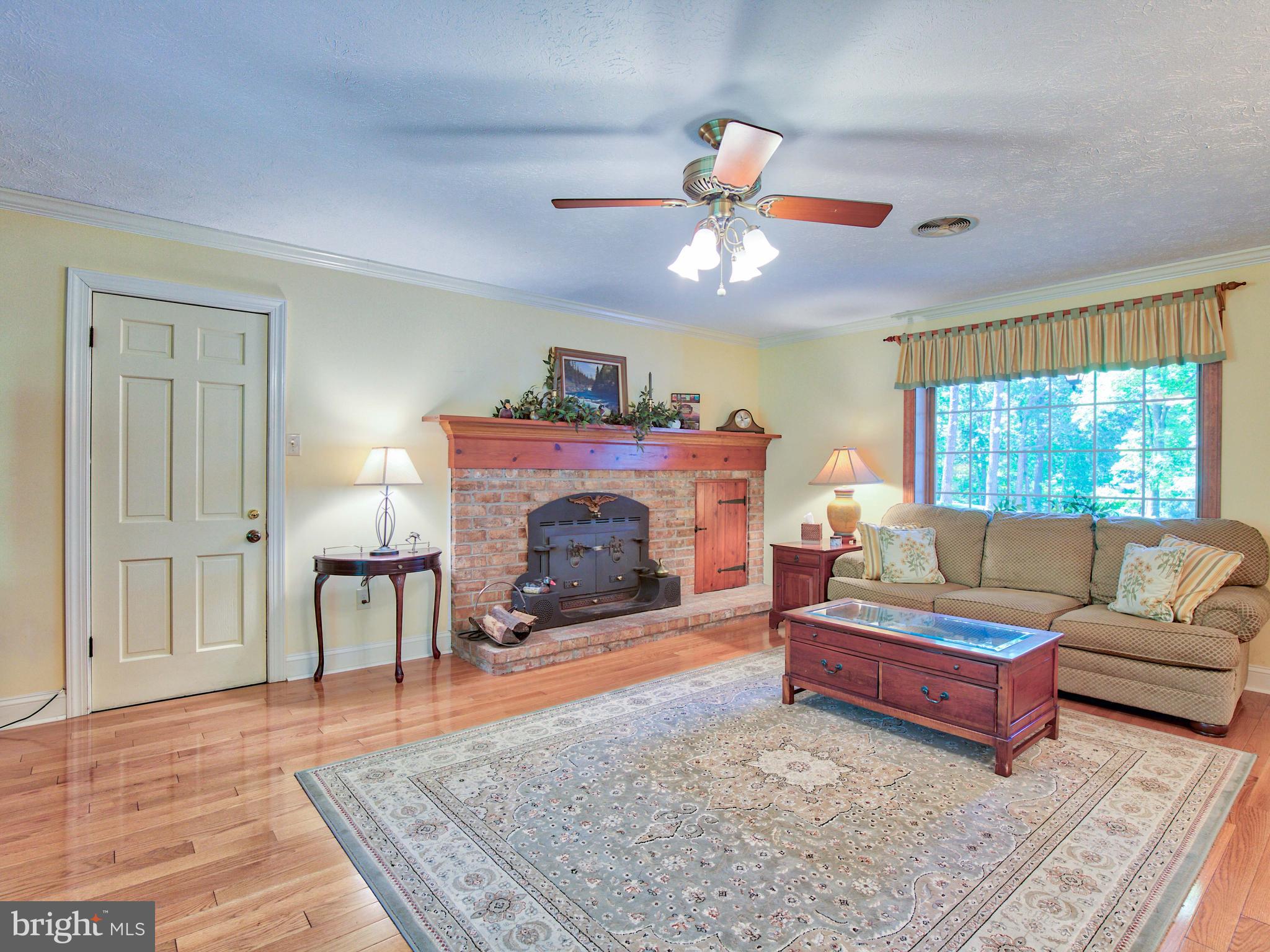 2469 Jones Road Winchester, VA 22602 - Photo 15 of 47 Family living room