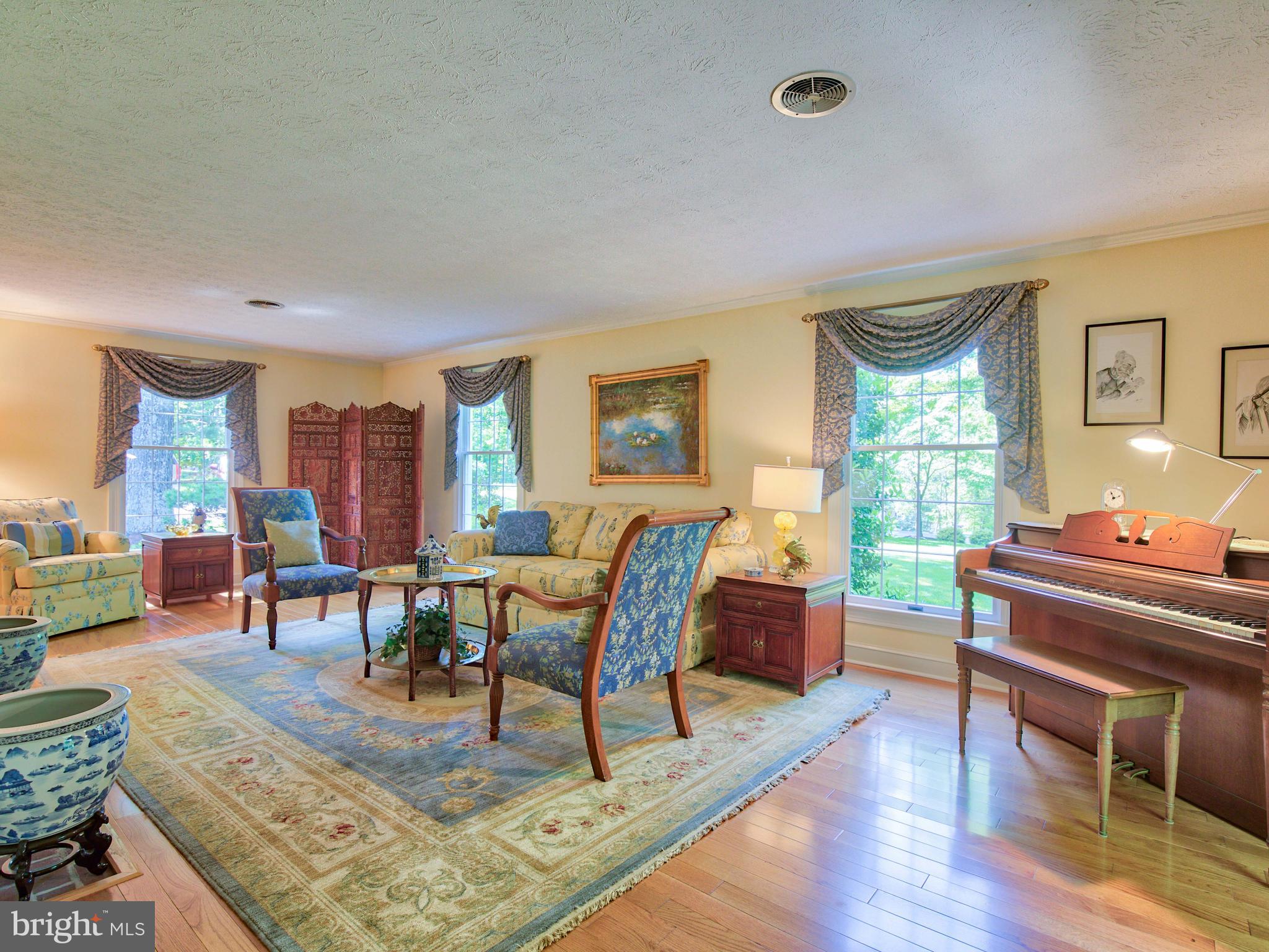 2469 Jones Road Winchester, VA 22602 - Photo 10 of 47 Formal living room