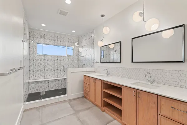 $529,999 | 3802 Commerce Street, Houston, TX 77003