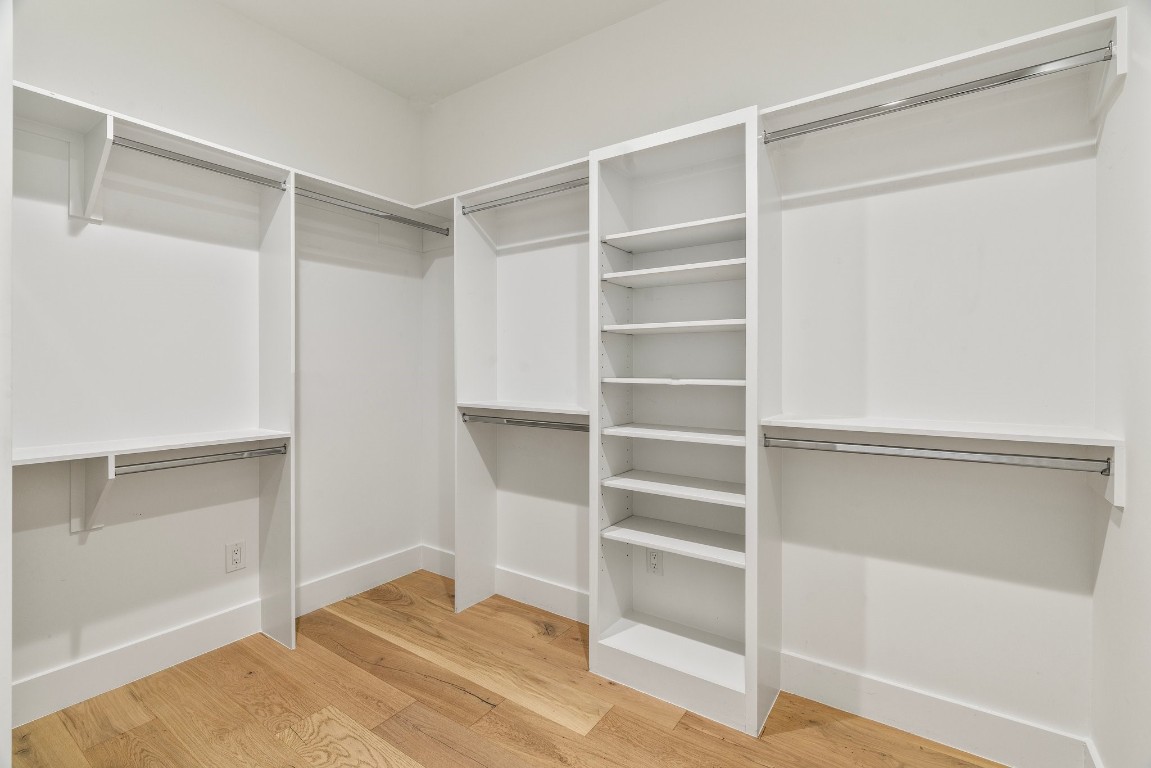 3802 Commerce Street Houston, TX 77003 - Photo 29 of 45 Ample space in the oversized walk-in primary closet.