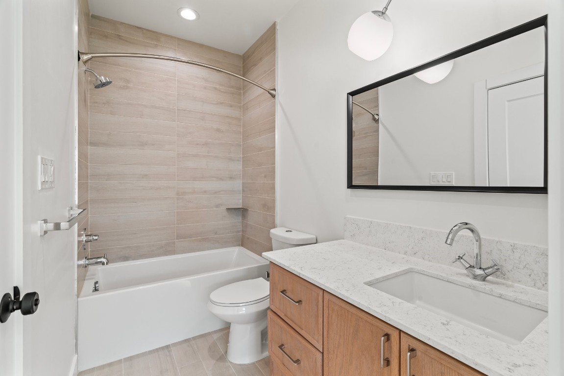 3802 Commerce Street Houston, TX 77003 - Photo 37 of 45 Conveniently located full bathroom situated near the secondary living area and guest bedrooms, offering both accessibility and functionality.