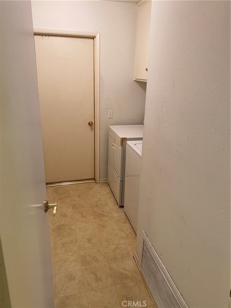 12671 Daryl Avenue Granada Hills, CA 91344 - Photo 5 of 10 a bathroom with a shower