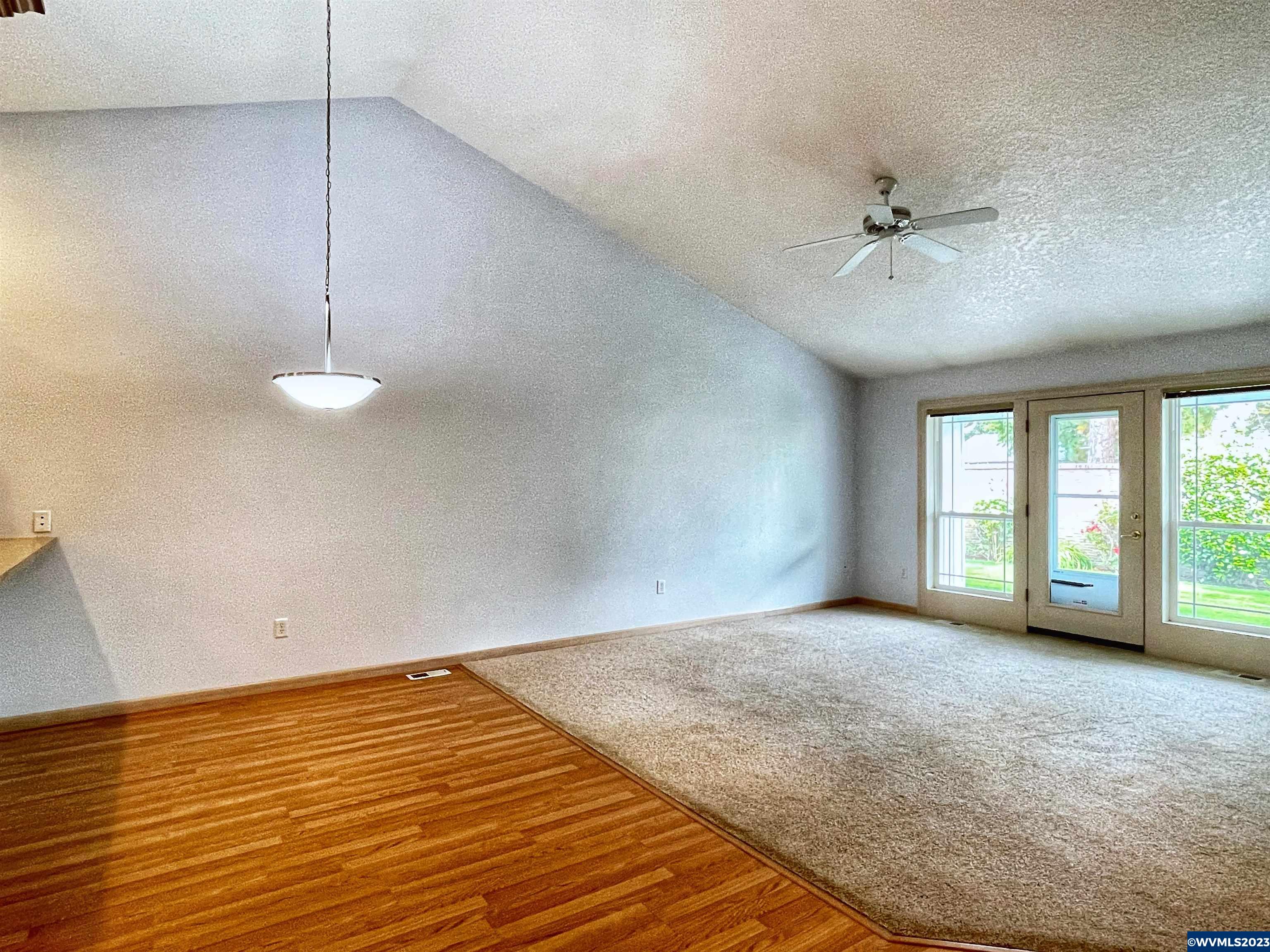 17 South Pl Way Lebanon, OR 97355 - Photo 2 of 18