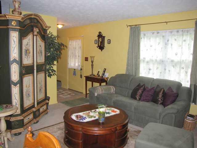 2893 Ronda Road Columbus, OH 43232 - Photo 3 of 12 Gallery Image 3