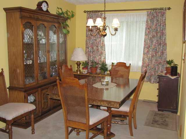 2893 Ronda Road Columbus, OH 43232 - Photo 4 of 12 Gallery Image 4