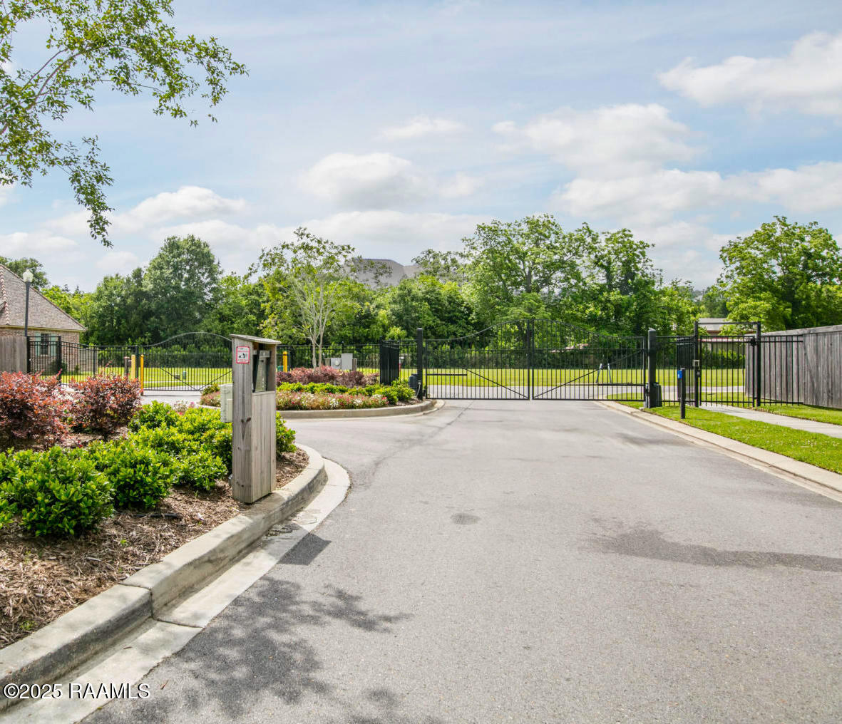 105 Reservoir Road Broussard, LA 70518 - Photo 2 of 11 105 Reservoir Rd-2