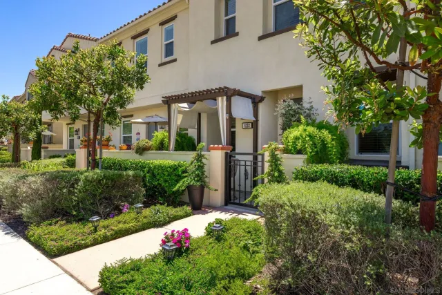 a front view of house with yard