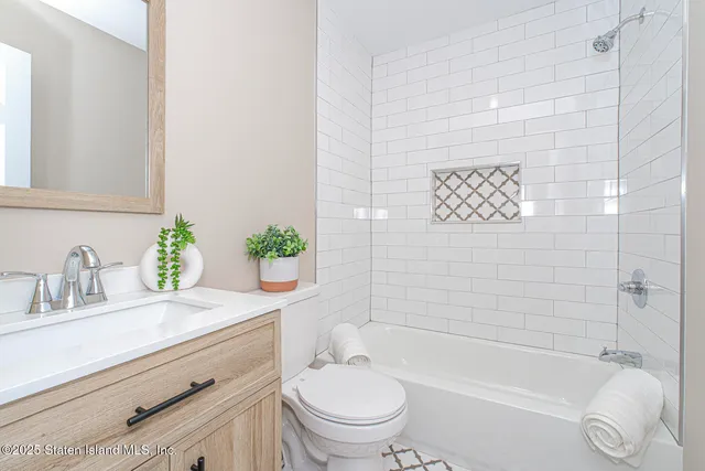 $649,999 | 11 Laforge Avenue | Port Richmond