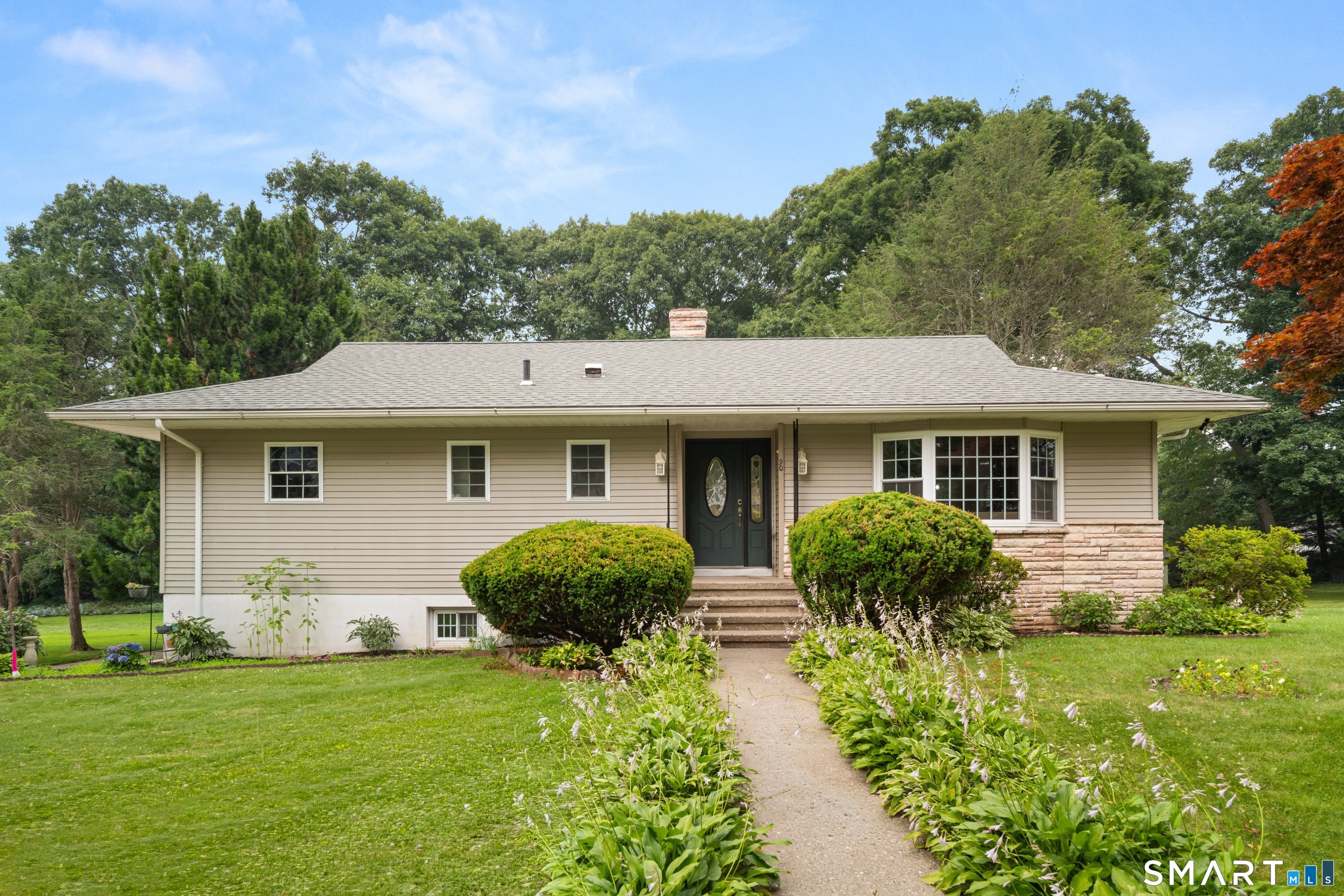 90 Meadowlawn Road Stratford, CT 06614 - Photo 2 of 40 Gallery Image 2