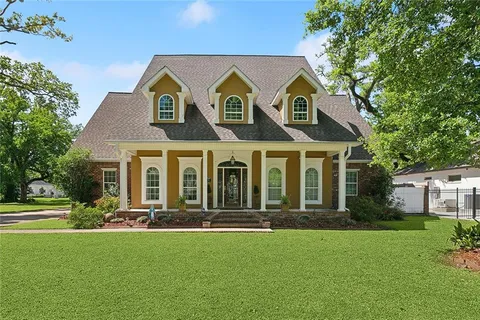 $799,900 | 161 Avenue Of Oaks, Destrehan, LA 70047