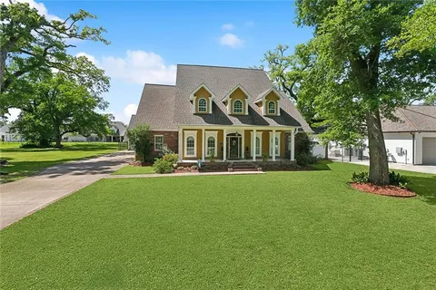 $799,900 | 161 Avenue Of Oaks, Destrehan, LA 70047
