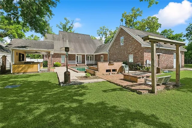 $799,900 | 161 Avenue Of Oaks, Destrehan, LA 70047