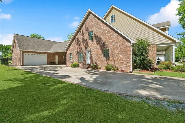 $799,900 | 161 Avenue Of Oaks, Destrehan, LA 70047