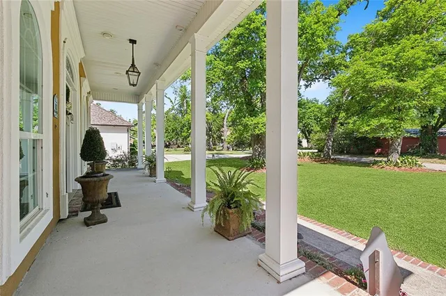 $799,900 | 161 Avenue Of Oaks, Destrehan, LA 70047