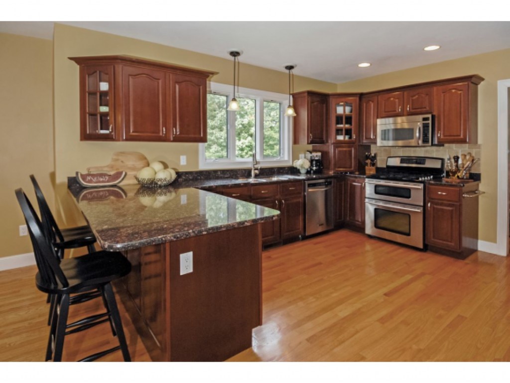 16 Newfane Road Bedford, NH 03110 - Photo 12 of 35