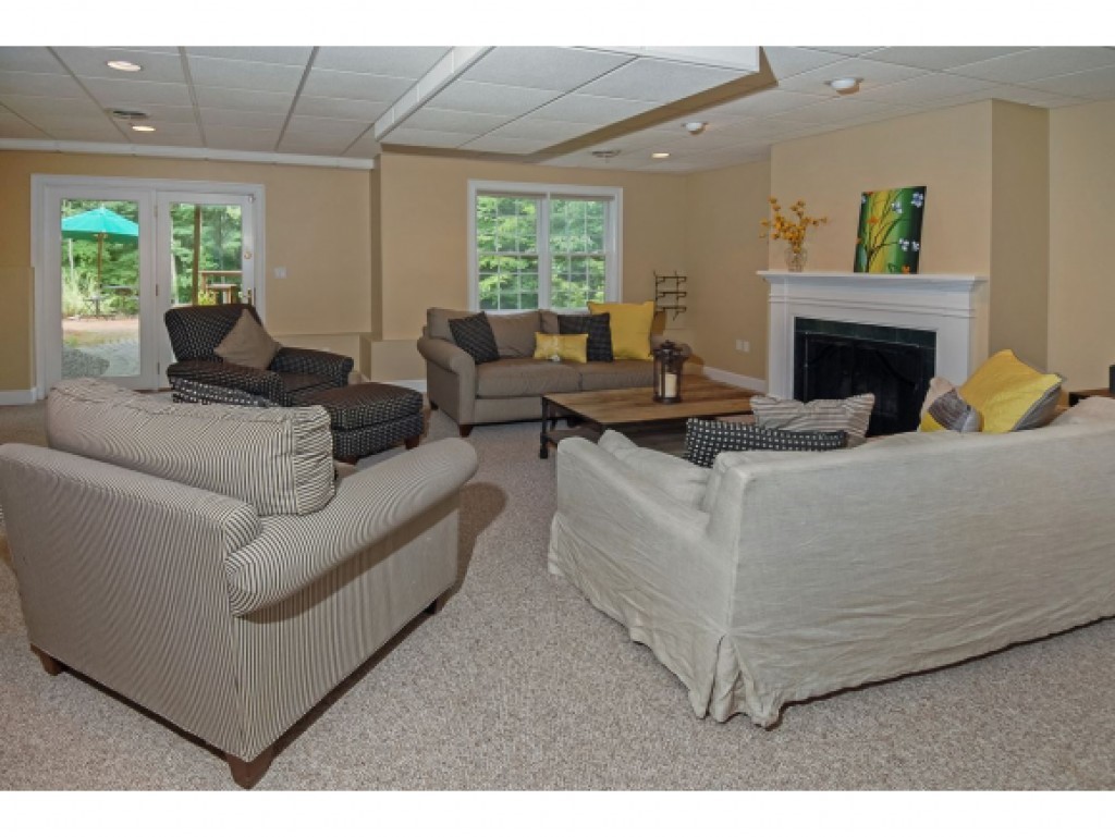 16 Newfane Road Bedford, NH 03110 - Photo 26 of 35