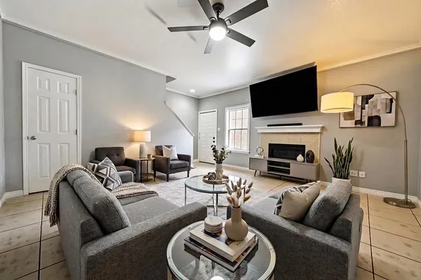 $160,000 | 9850 Pagewood Lane, Unit 405, Houston, TX 77063