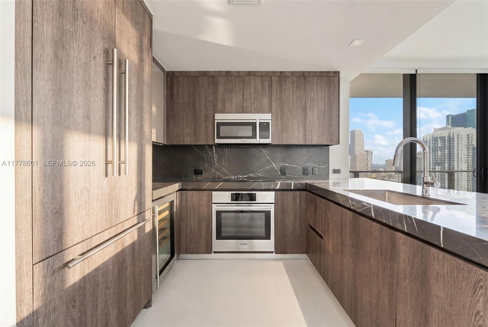 88 Southwest 7th Street, Unit 2411 Miami, FL 33130 - Photo 4 of 31 Photo 4