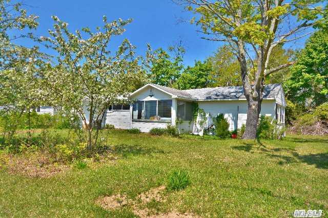 7 Lincoln Road Hampton Bays, NY 11946 - Photo 1 of 1 Gallery Image 1