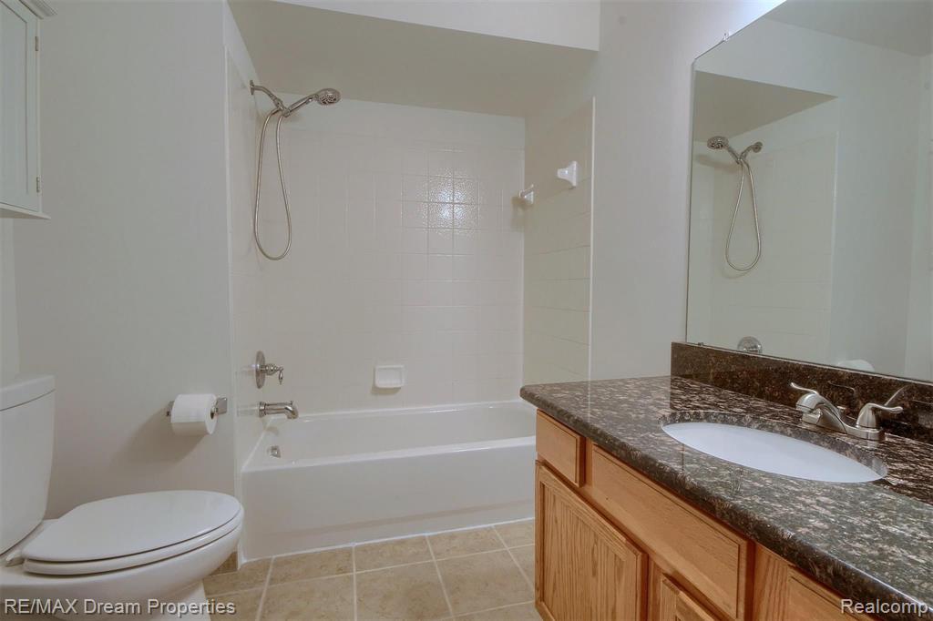 49015 Hawksburry Road Canton, MI 48188 - Photo 26 of 39