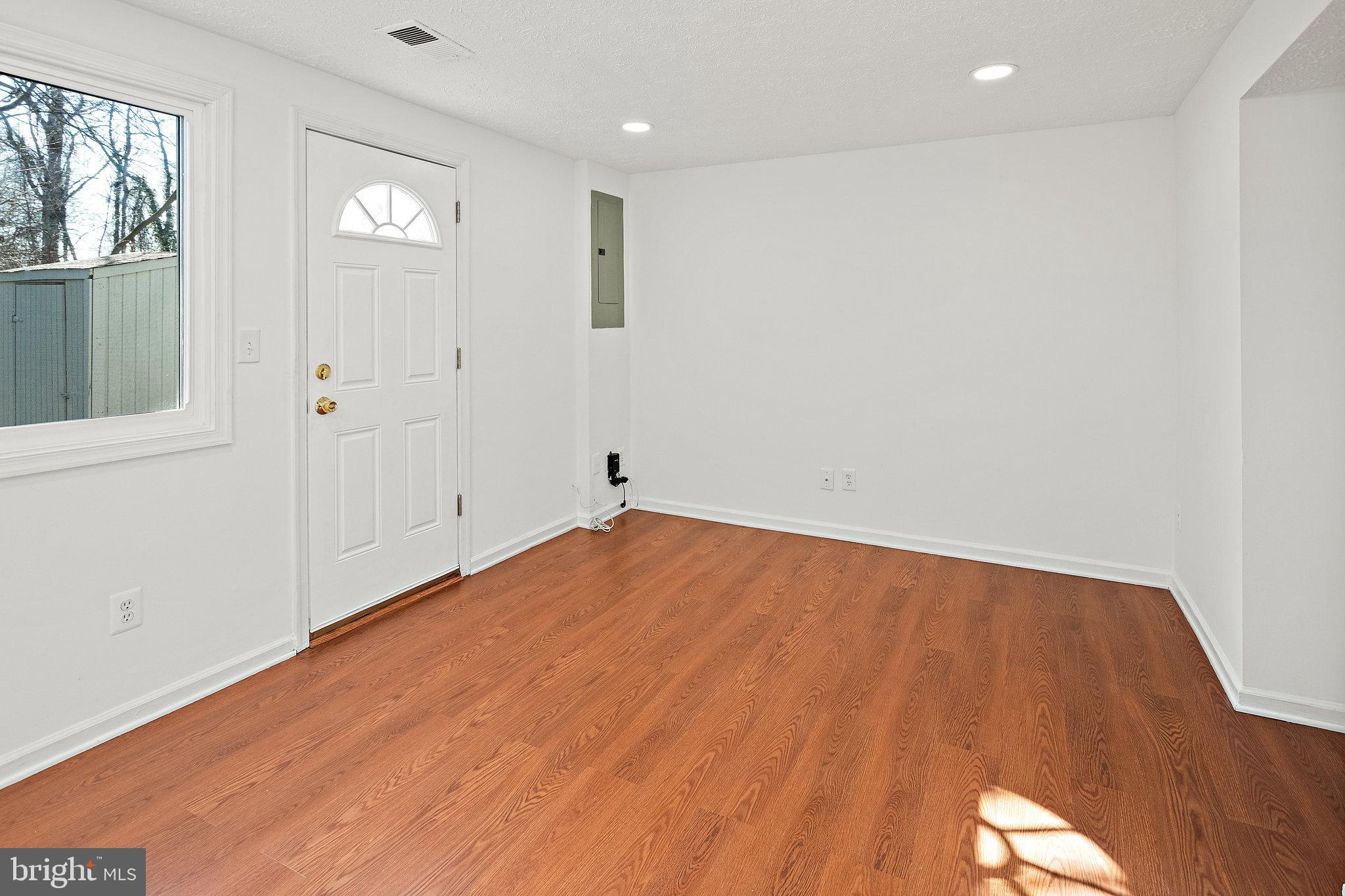 3603 Wharf Lane Triangle, VA 22172 - Photo 11 of 38