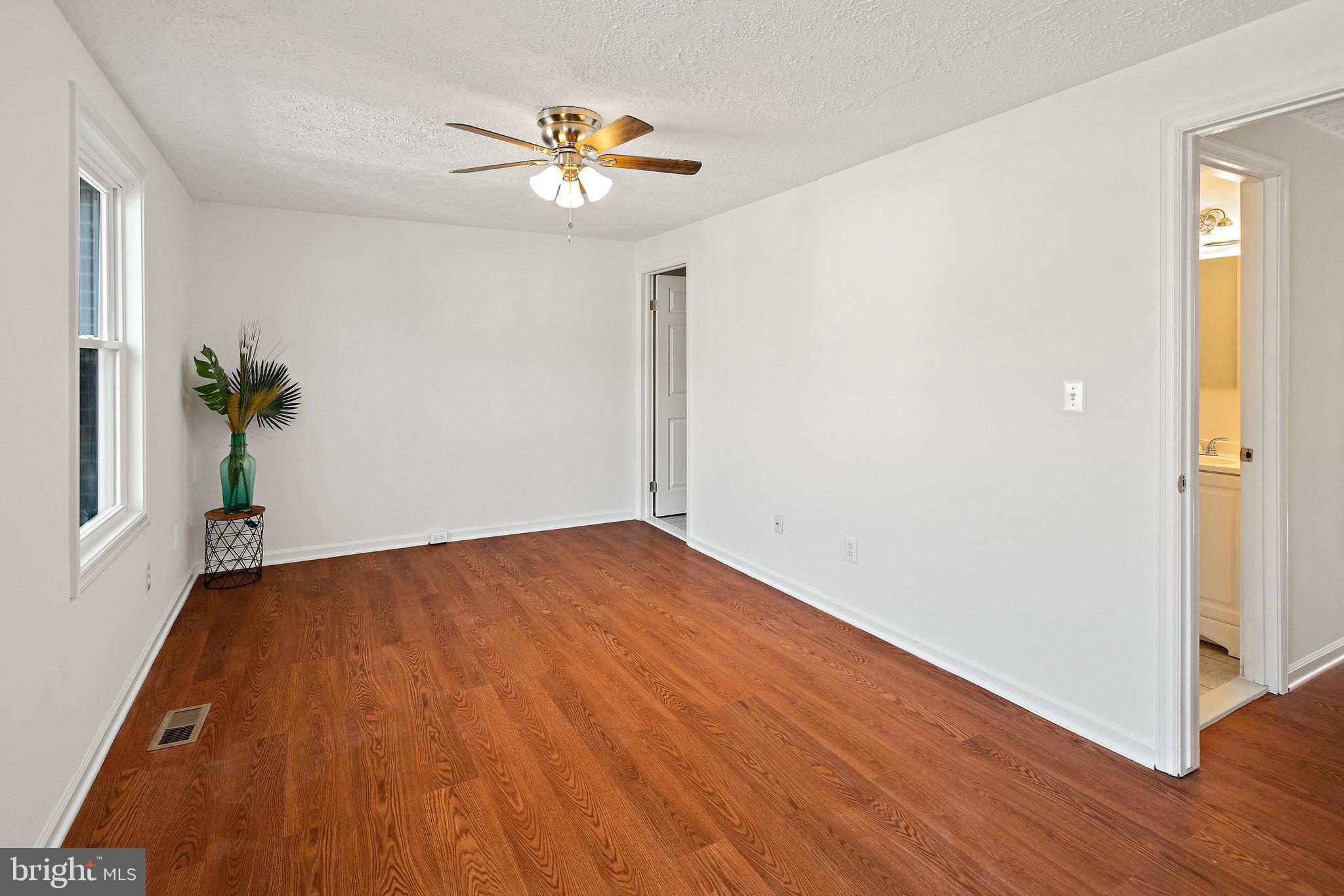 3603 Wharf Lane Triangle, VA 22172 - Photo 27 of 38