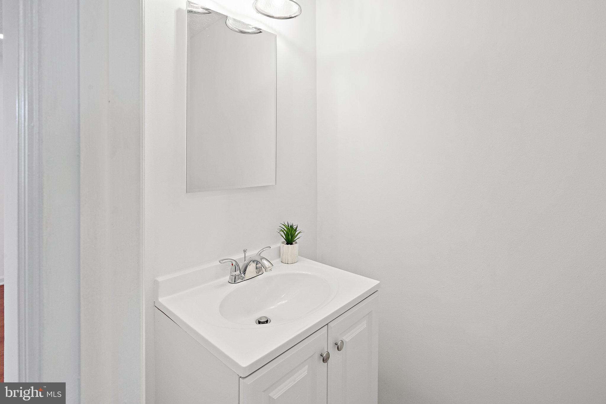 3603 Wharf Lane Triangle, VA 22172 - Photo 8 of 38