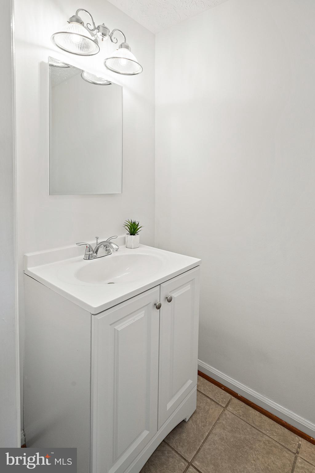 3603 Wharf Lane Triangle, VA 22172 - Photo 9 of 38