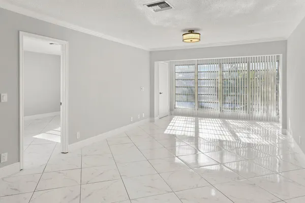$1,900 | 2480 Juniper Drive, Unit 203, Delray Beach, FL 33445