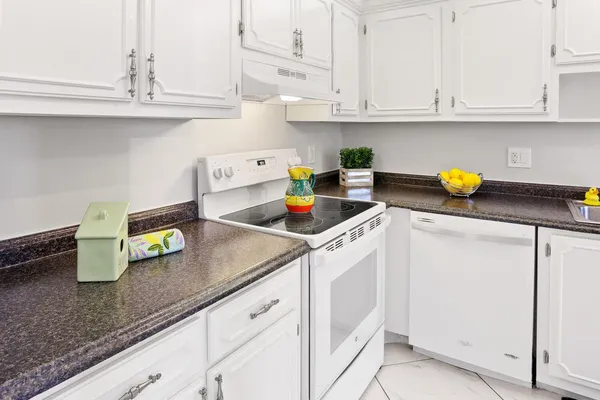 $1,900 | 2480 Juniper Drive, Unit 203, Delray Beach, FL 33445