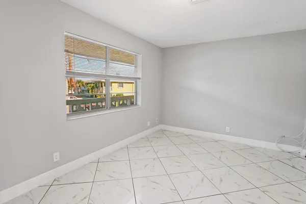 $1,900 | 2480 Juniper Drive, Unit 203, Delray Beach, FL 33445