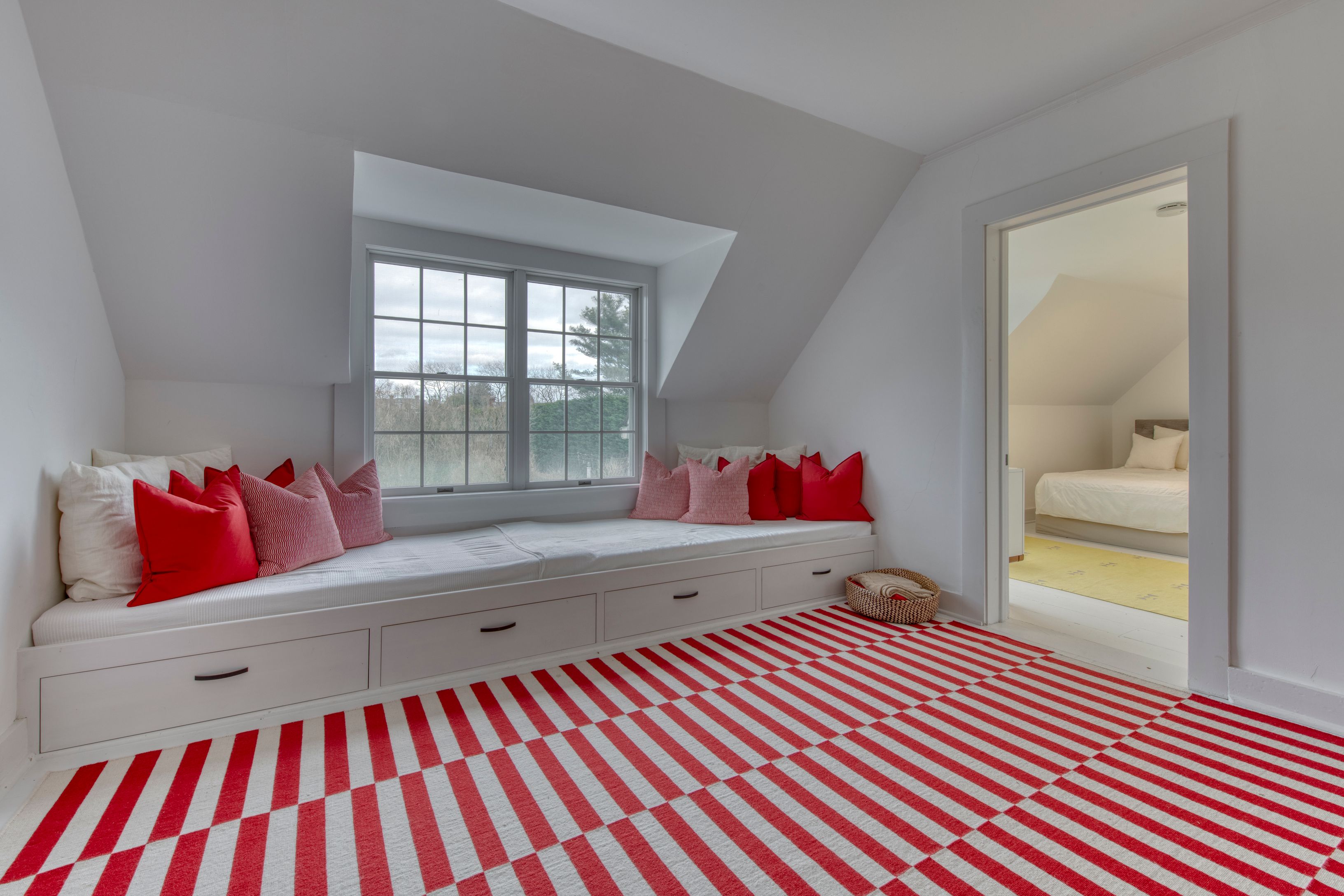 329 Little Plains Road Southampton, NY 11968 - Photo 12 of 17