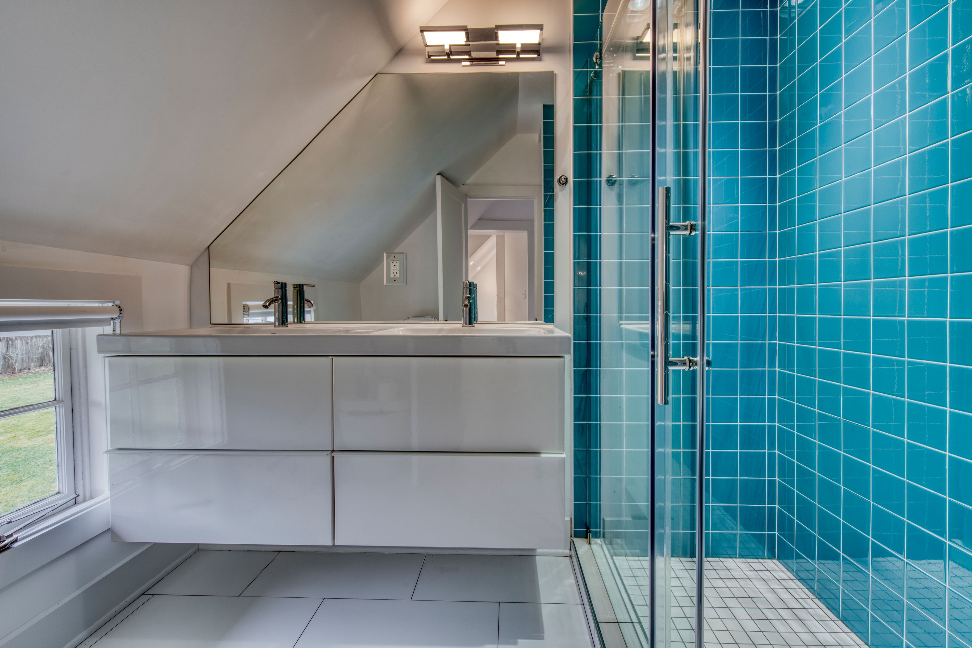 329 Little Plains Road Southampton, NY 11968 - Photo 8 of 17