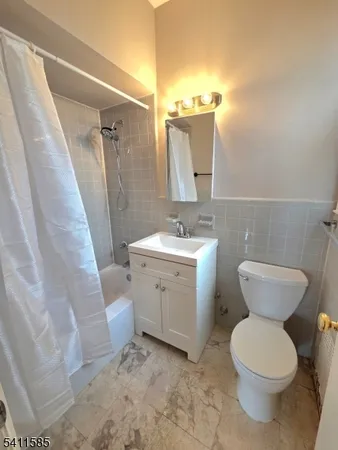 $2,050 | 579 Belleville Avenue, Unit 8, Belleville, NJ 07109