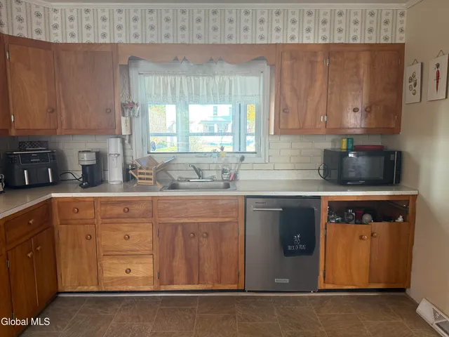 $208,000 | 3 Broadview Terrace, Granville, NY 12832